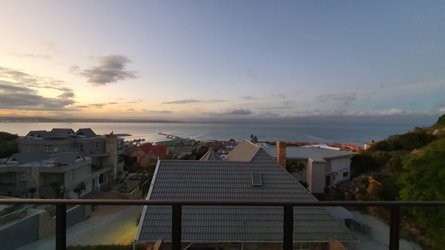 4 Bedroom Property for Sale in Linkside Western Cape